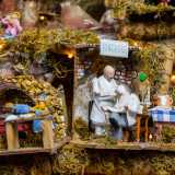 ...vi rappresento i mestieri antichi, tra cui il barbiere, tra ruscelli, fontane e lucine�